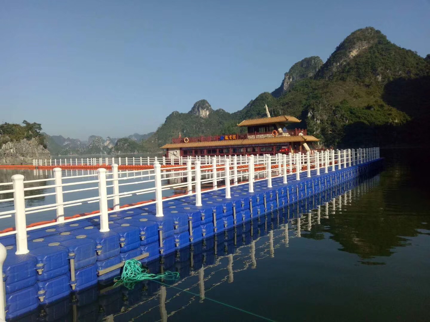 水上浮動(dòng)碼頭